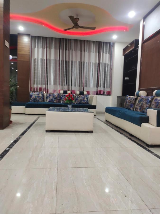 Hotel Kb Square Near Chandigarh Railway Station Exterior foto