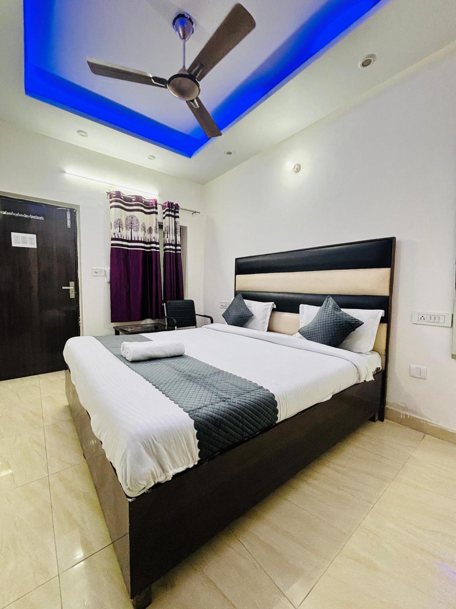 Hotel Kb Square Near Chandigarh Railway Station Quarto foto