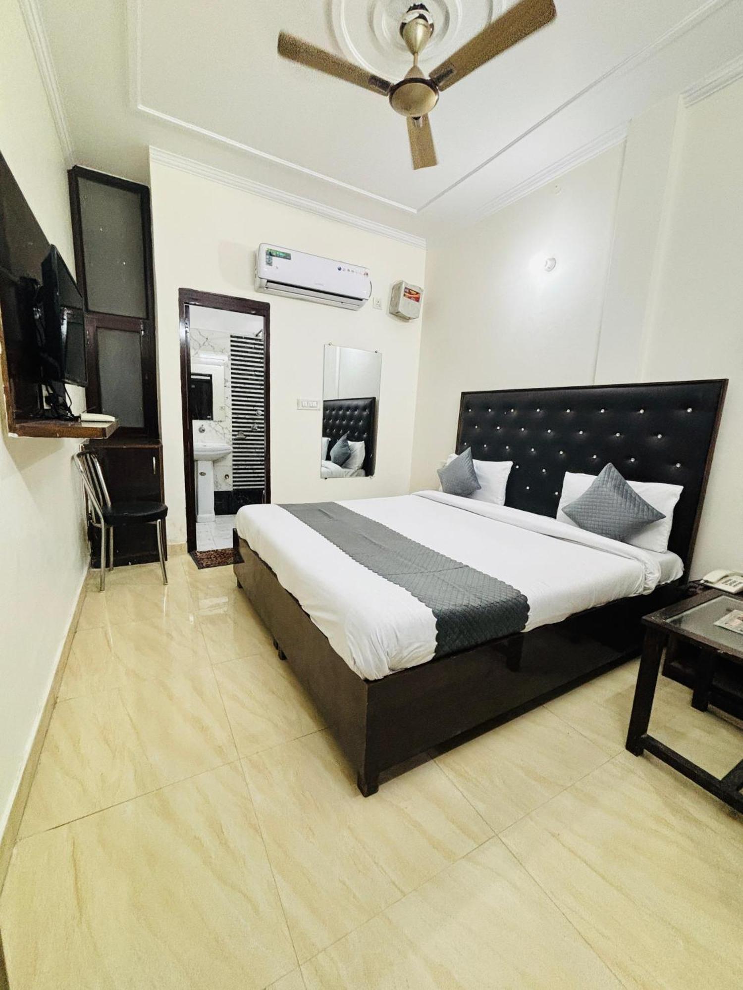 Hotel Kb Square Near Chandigarh Railway Station Quarto foto