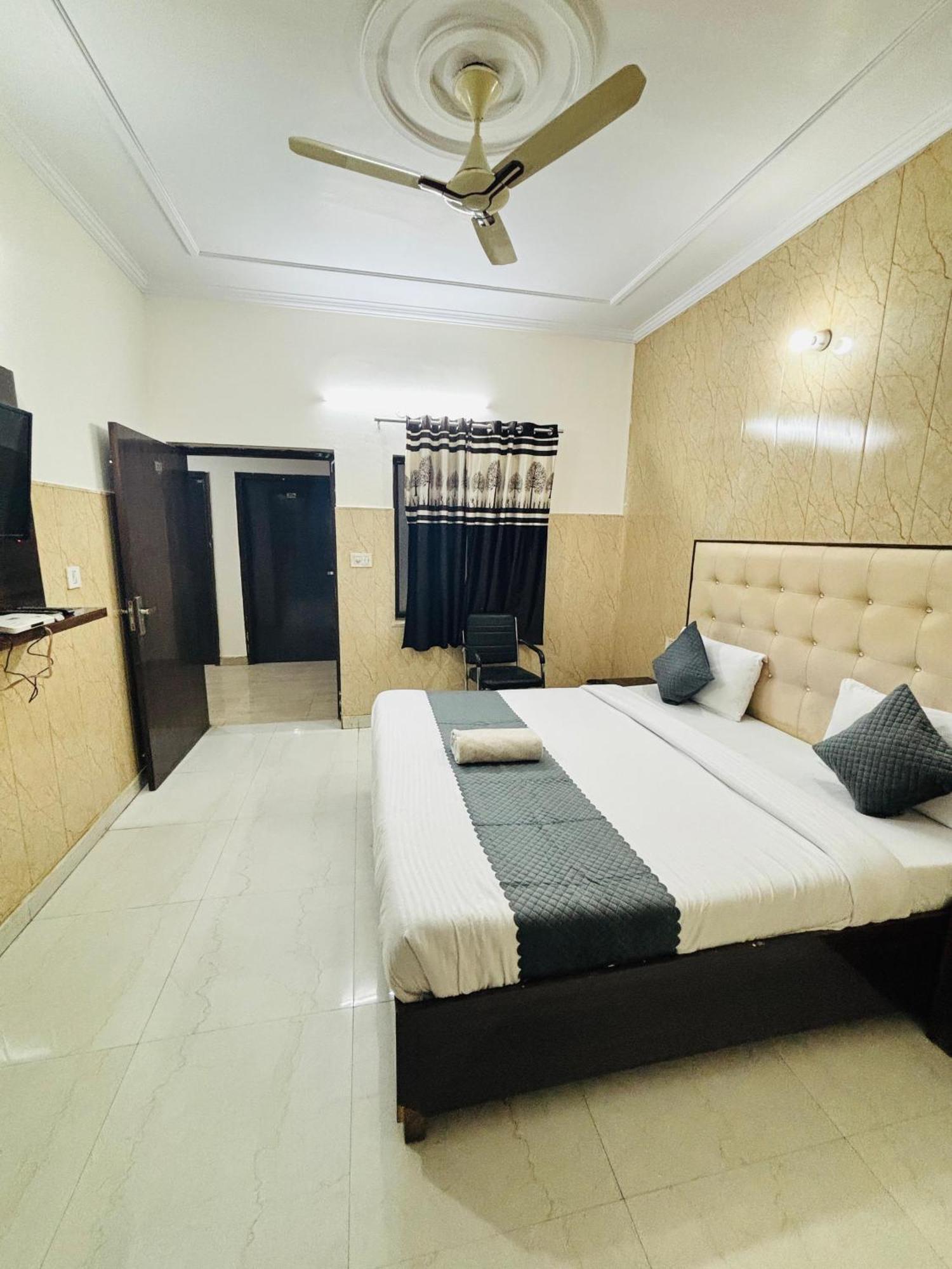 Hotel Kb Square Near Chandigarh Railway Station Quarto foto